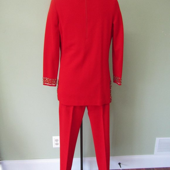 VINTAGE 1970'S RED KNIT 2 PC. SUIT W/ SEQUINS & BEADWORK / 38" BUST MEASURE - Picture 11 of 16